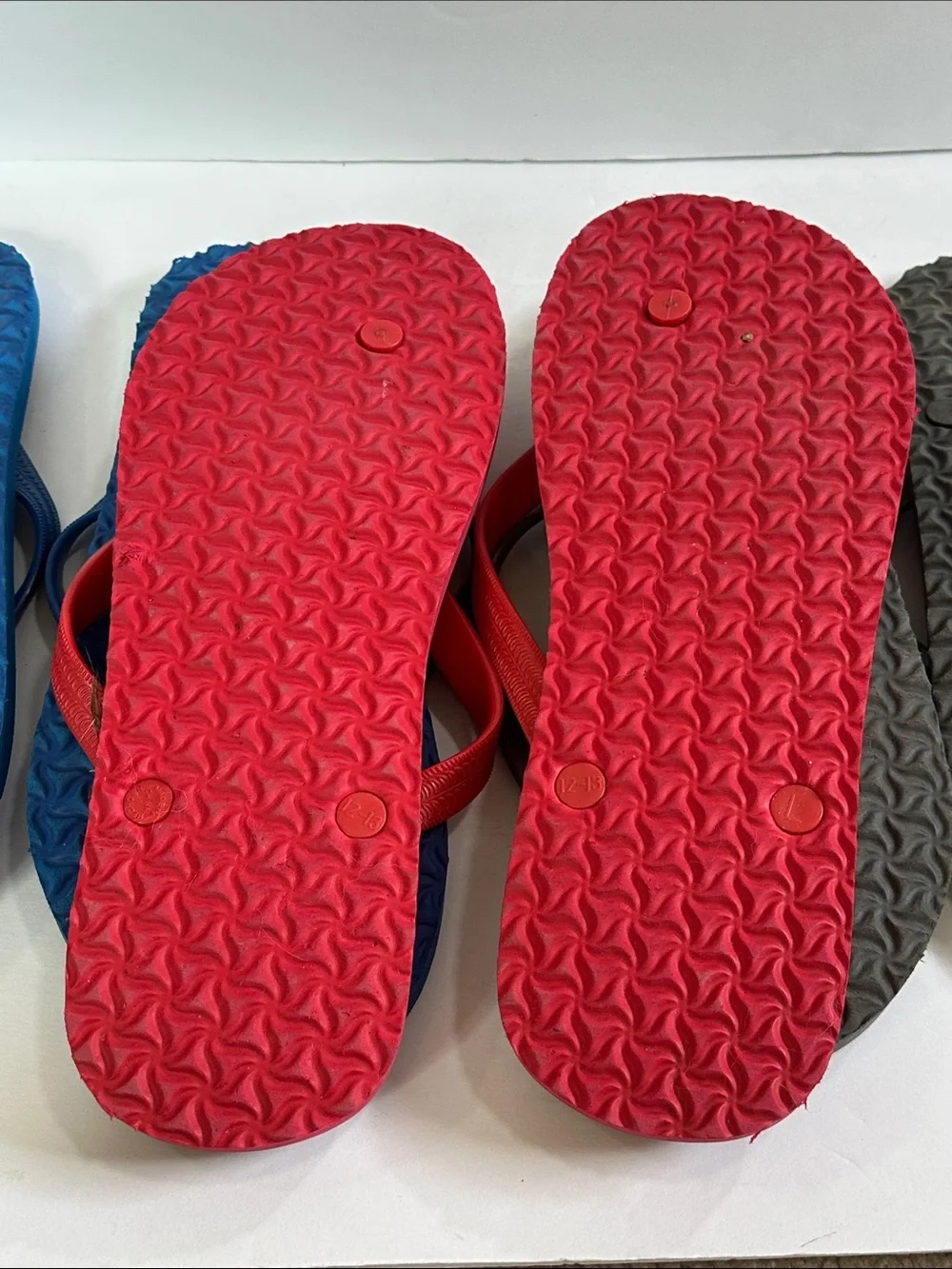 Old Navy Men’s Flip Flops Size 13 Red Blue Gray Set